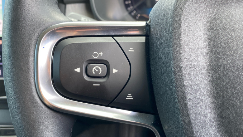 Volvo Xc40 2.0 B4P Plus Dark 5dr AWD Auto Petrol Estate